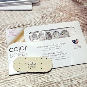 New Color Street HOLIDAY DE-LIGHT Nail Polish Strips